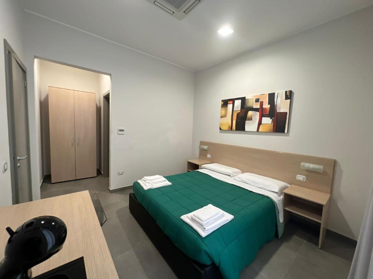 Palazzo 41 Rental Rooms San Pietro Vernotico Exterior foto