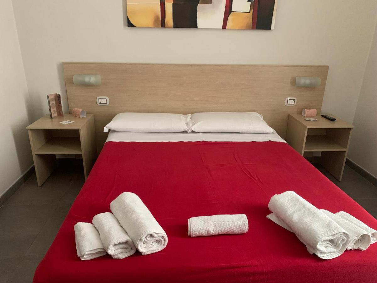 Palazzo 41 Rental Rooms San Pietro Vernotico Exterior foto